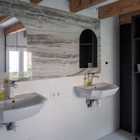 De Luxe Sur Les Collines Niçoises