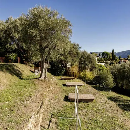 Hébergement de vacances De Luxe Sur Les Collines Niçoises *