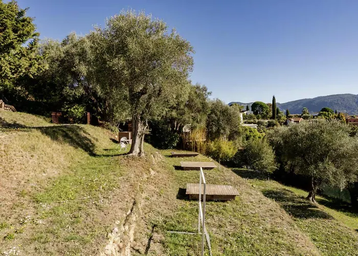 Hébergement de vacances De Luxe Sur Les Collines Niçoises *