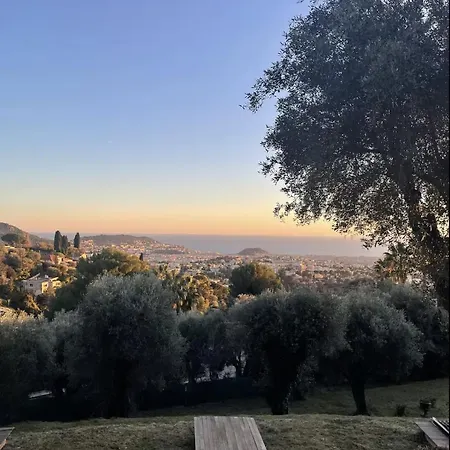 Villa, Piscine Et Vue Exceptionnelle A *