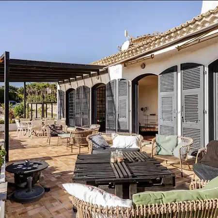 Villa, Piscine Et Vue Exceptionnelle A *